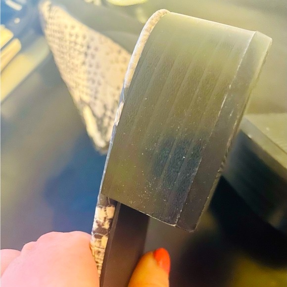 R2 Women’s Snakeskin Print Mules, Size 7 - Picture 8 of 11